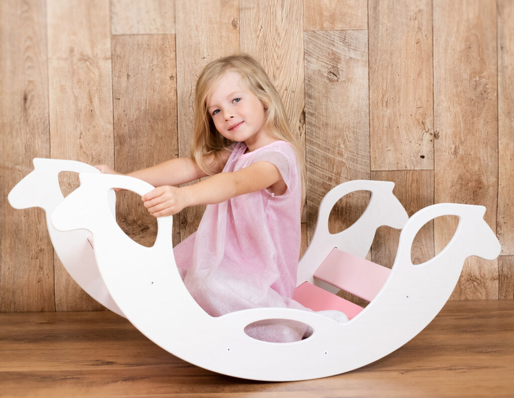 Pink Wooden Horse Rocker - Holzschaukelpferd pink-weiss, Schaukeltier Holzspielzeug für Babys und Kleinkinder